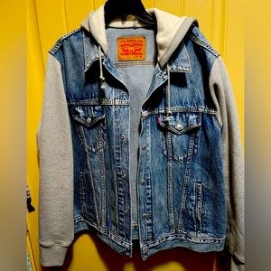 Worn once Levi Hybrid Jean Jacket